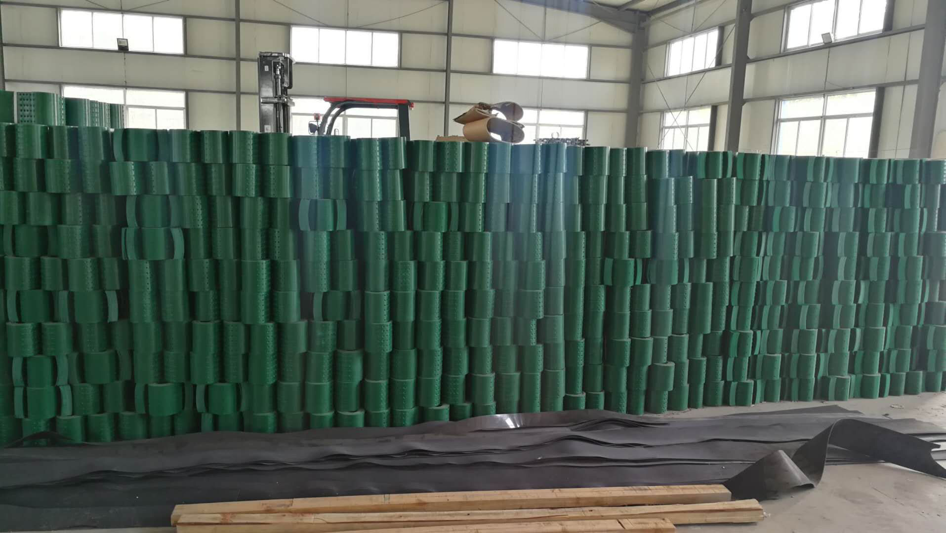 贵州土工格室工程专用到底怎么选？做山地边坡和路基项目的你，看完这篇少踩坑